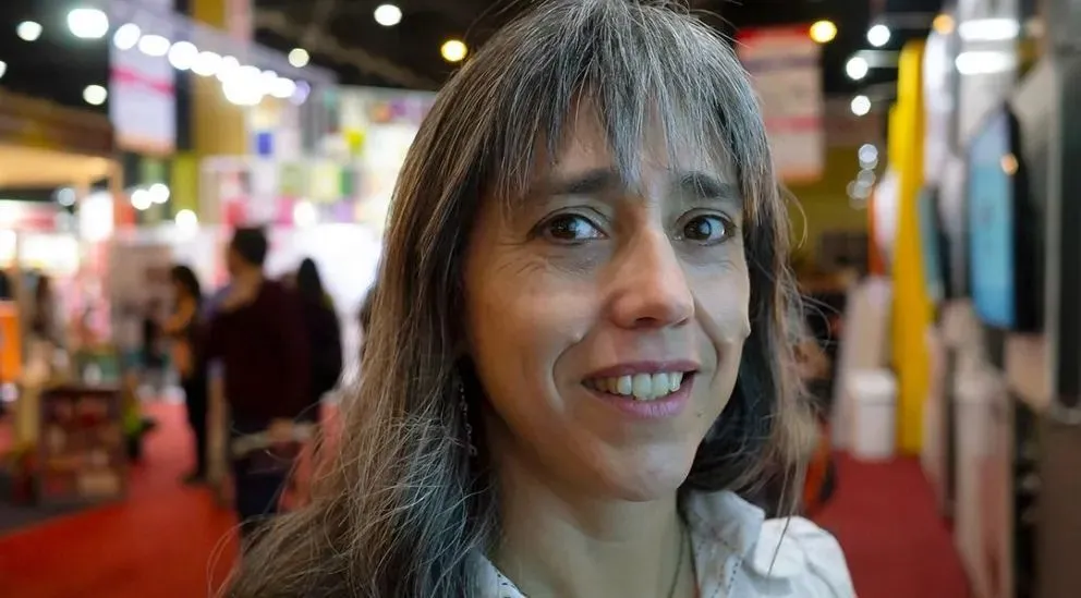 También es divulgadora científica.