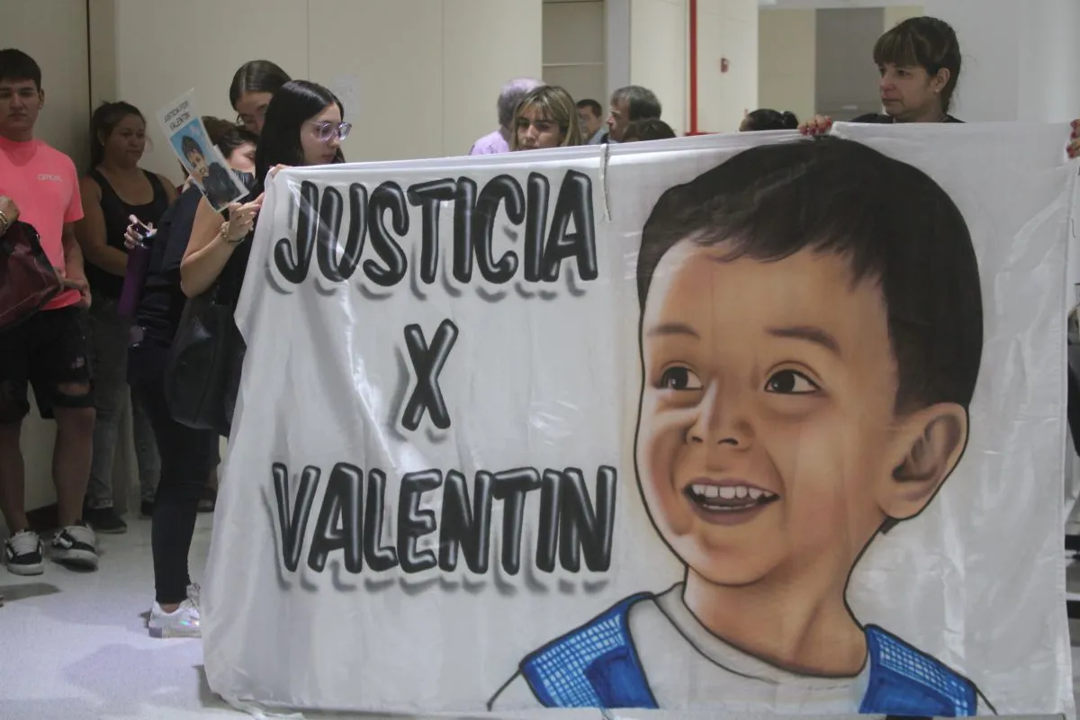 Familiares de Valent&iacute;n pidieron justicia por la muerte del menor.