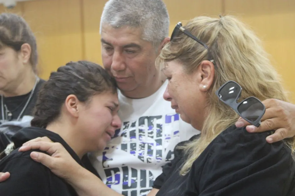 La audiencia estuvo muy marcada por la emoción de familiares y amigos que exigieron justicia por Valentín. (Fotos Tania Domenicucci-ANR)