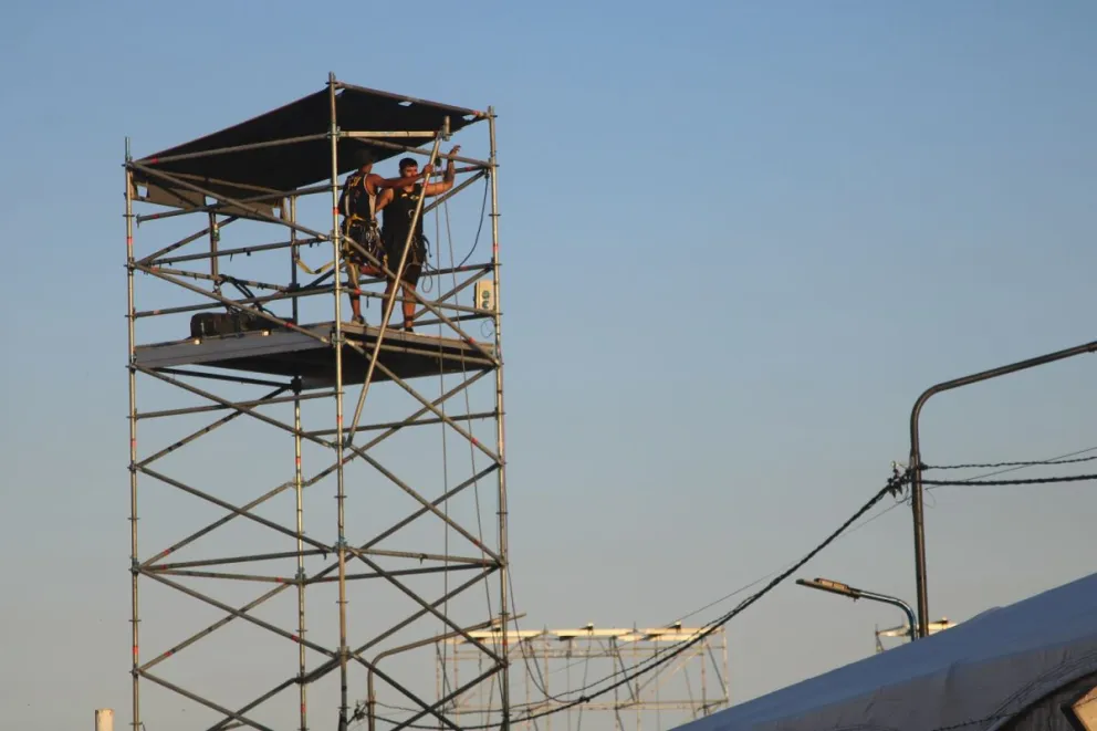 FOTOS Y VIDEOS: Im&aacute;genes exclusivas del armado del escenario y nuevo predio de la Fiesta de la Manzana