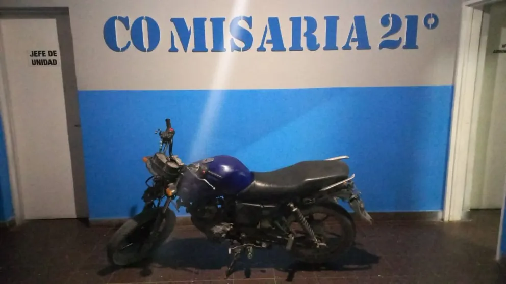La moto fue secuestrada por personal de la Comisaría 21. Foto (Policía).