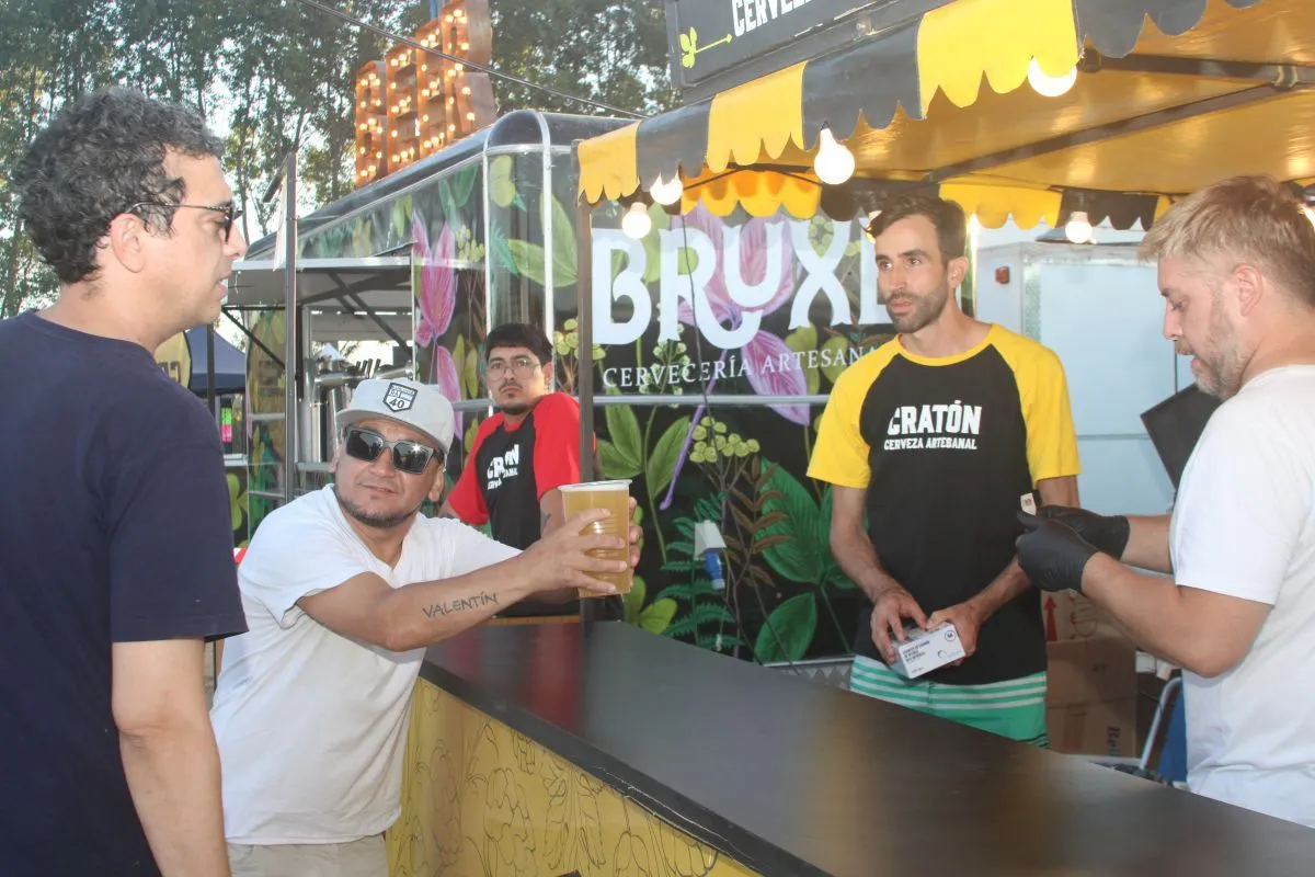 Los espacios de cervezas artesanales fueron de los m&aacute;s concurridos. Foto (Tania Domenicucci-ANR)