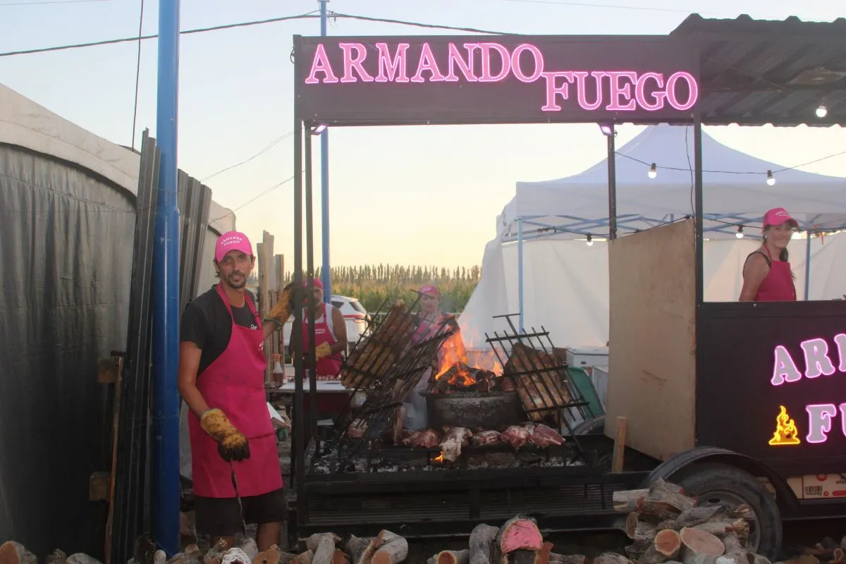 Para los amantes de las carnes asadas hay decenas de opciones. Foto (Tania Domenicucci-ANR)