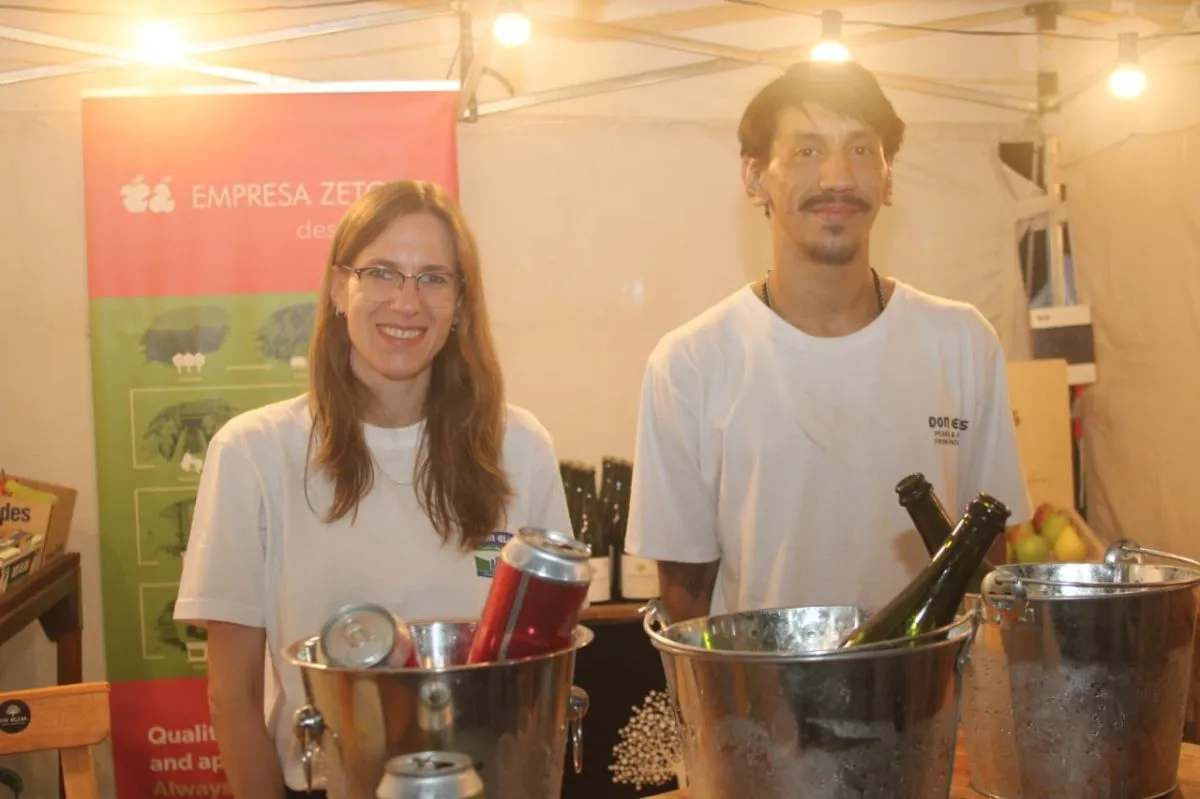 La empresa Zetone, empaque y frut&iacute;cola, tambi&eacute;n presente en la Manzana 2025. Foto (Tania Domenicucci-ANR).