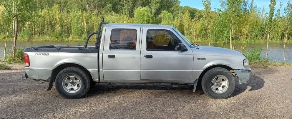 Uno de los vehículos robados el fin de semana es una Ford Ranger modelo viejo. Foto (Gentileza).