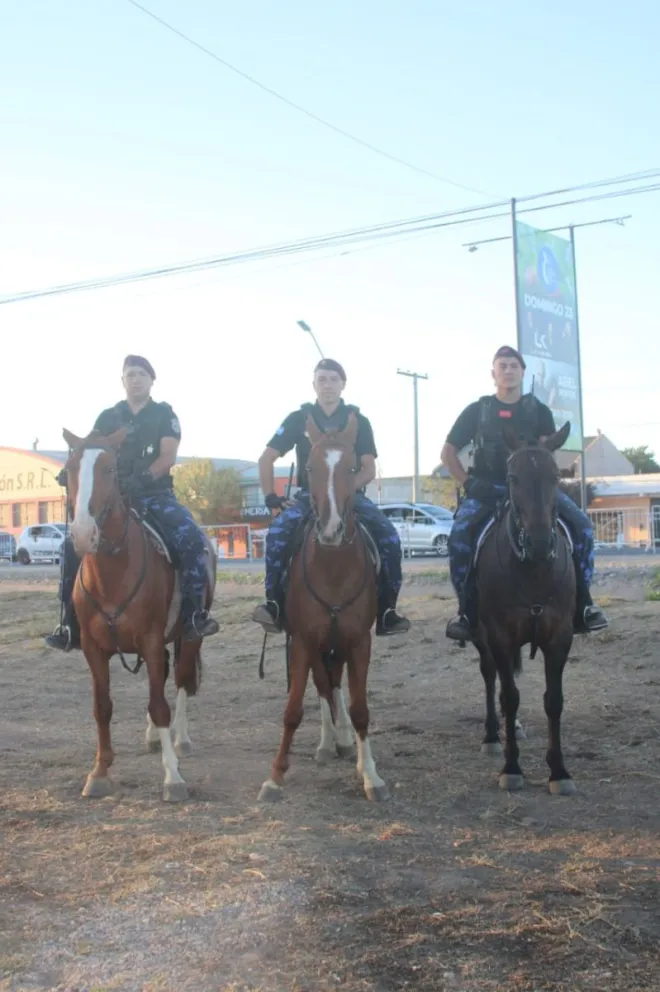 Un total de 250 policías estuvieron afectados a los controles durante la FNM 2025, entre  otros miembros de la Policía Montada. Foto (Tania Domenicucci-ANR).