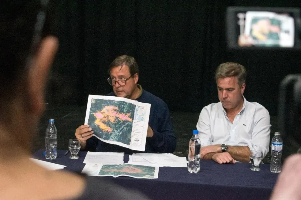 El Gobernador Weretileck y el intendente Pogliano brindan una conferencia de prensa conjunta. Foto (Gobierno de Río Negro).