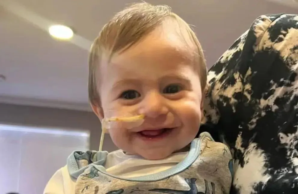 Felipe necesita con suma urgencia un trasplante de corazón. El bebé neuquino está internado en terapia intensiva del Hospital Italiano. Foto (gentileza).
