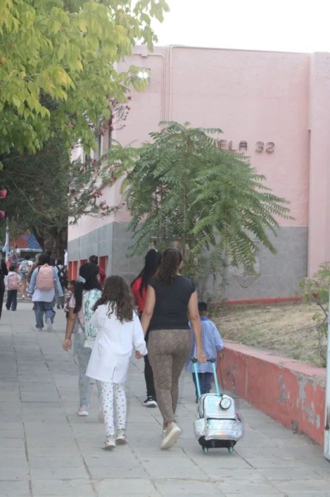 El ciclo lectivo 2025 inició con normalidad en la ciudad. Foto (Tania Domenicucci-ANR).