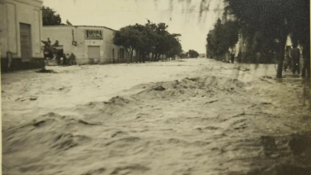 Roca cuando se inundaba en el centro. Foto (Grupo de Facebook Roca es de Todos Participa).
