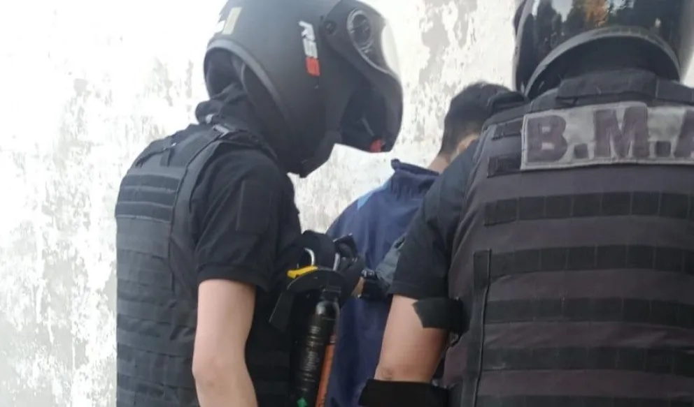  Al llegar al lugar, el sospechoso había sido reducido por las víctimas. (Foto Policía de Río Negro)