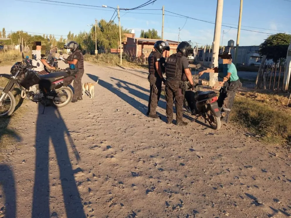 Operativo llevado adelante por la Brigada Motorizada de Apoyo. (Foto ANRoca)