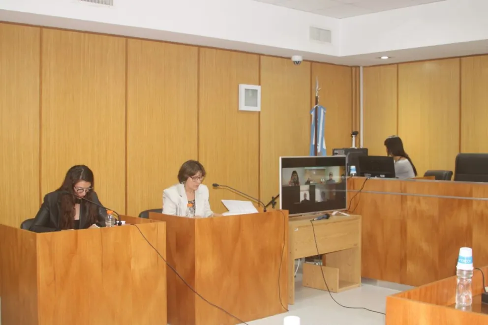 Una parte de la defensa cuestionó la acusación y pidió ampliar la investigación. (Fotos: Tania Domenicucci).