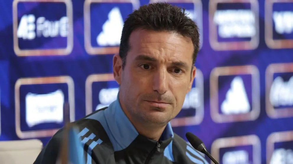Lionel Scaloni en diálogo con la prensa.