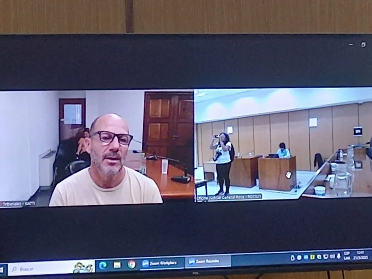 Gatti particip&oacute; de la audiencia judicial v&iacute;a zoom. Foto (Tania Domenicucci-ANR).