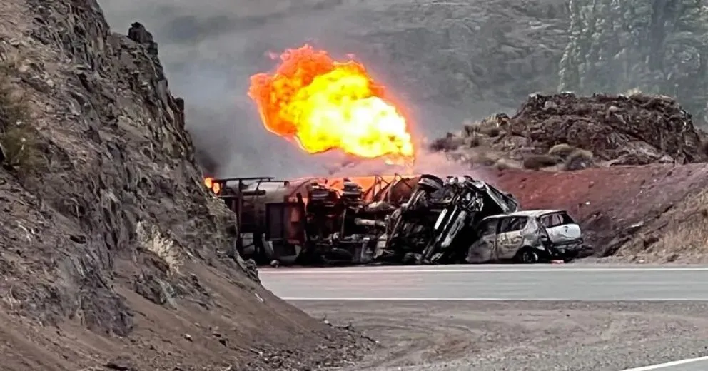 Hasta nuevo aviso la Ruta Nacional Nº 237 permanecerá cortada. Foto (El Cordillerano).