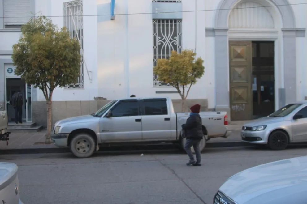 La gente se calzó el abrigo antes de lo previsto. Foto: (Tania Domenicucci - ANR )
