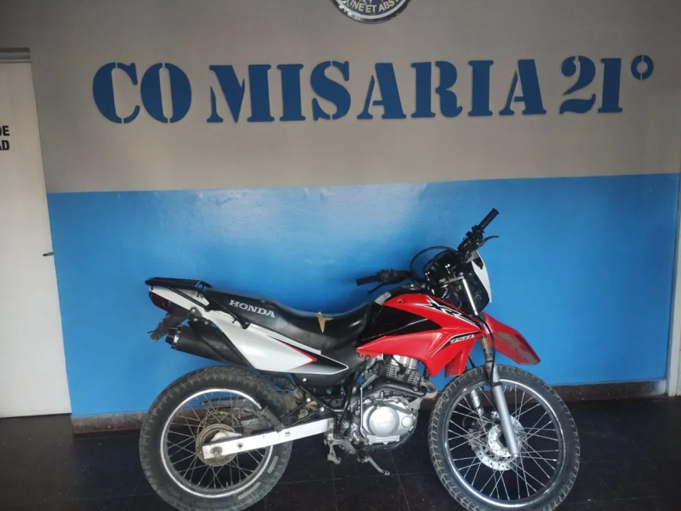 La potente XR roja y blanca fue recuperada por la policía de la Comisaria 21. 