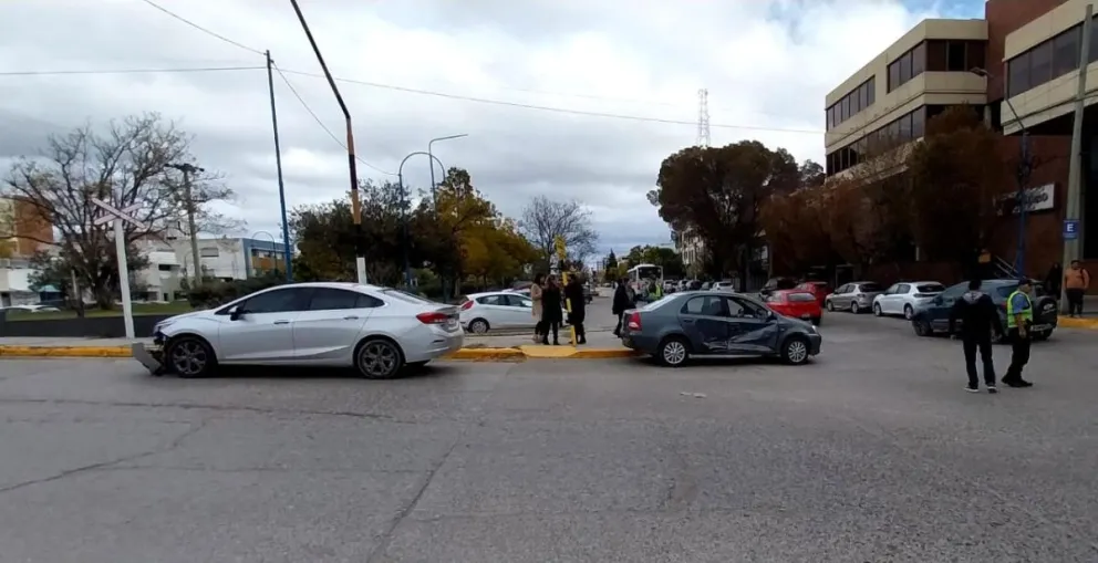El impresionante choque se produjo en 9 de Julio y Sarmiento. Foto (ANR).