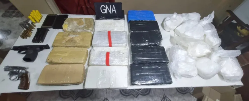 Hay 6 detenidos y el camión que venia a Río Negro fue secuestrado. FOTO: (Gendarmería Nacional )