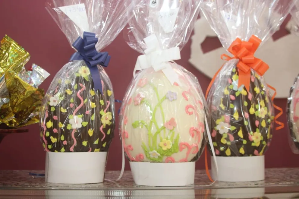 Las propuestas incluyen también roscas, piononos y helados para quienes buscan alternativas dulces. (Fotos Tania Domenicucci-ANR)