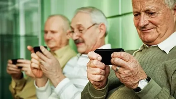 El uso de tecnología en adultos mayores reduce el riesgo de sufrir deterioro cognitivo