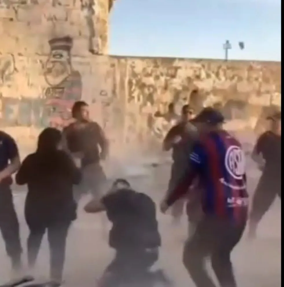 El enfrentamiento se produjo luego del partido entre Argentinos del Norte y el Depo. Foto (Policía de Río Negro)