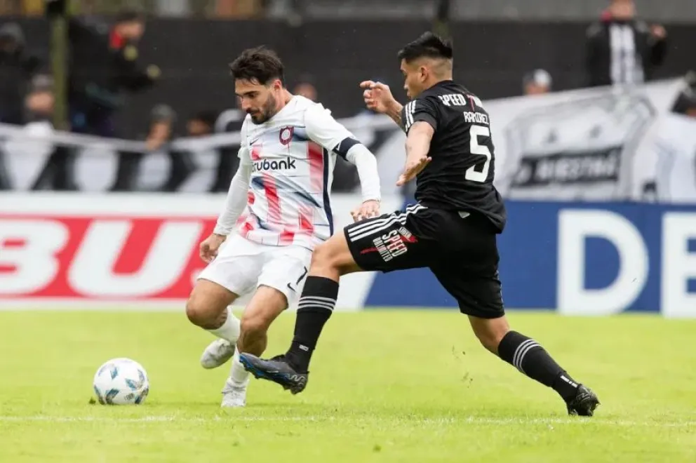 Partido de la fecha 14 de la zona B del Torneo Apertura.