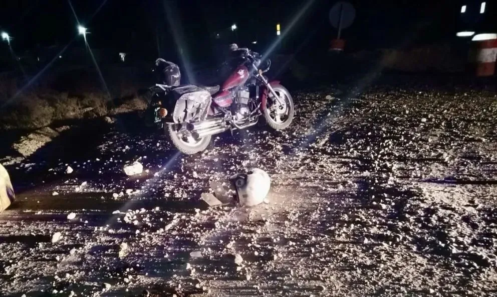 No vieron el montículo y eso provocó el accidente. Foto: (Policía de Río Negro)

