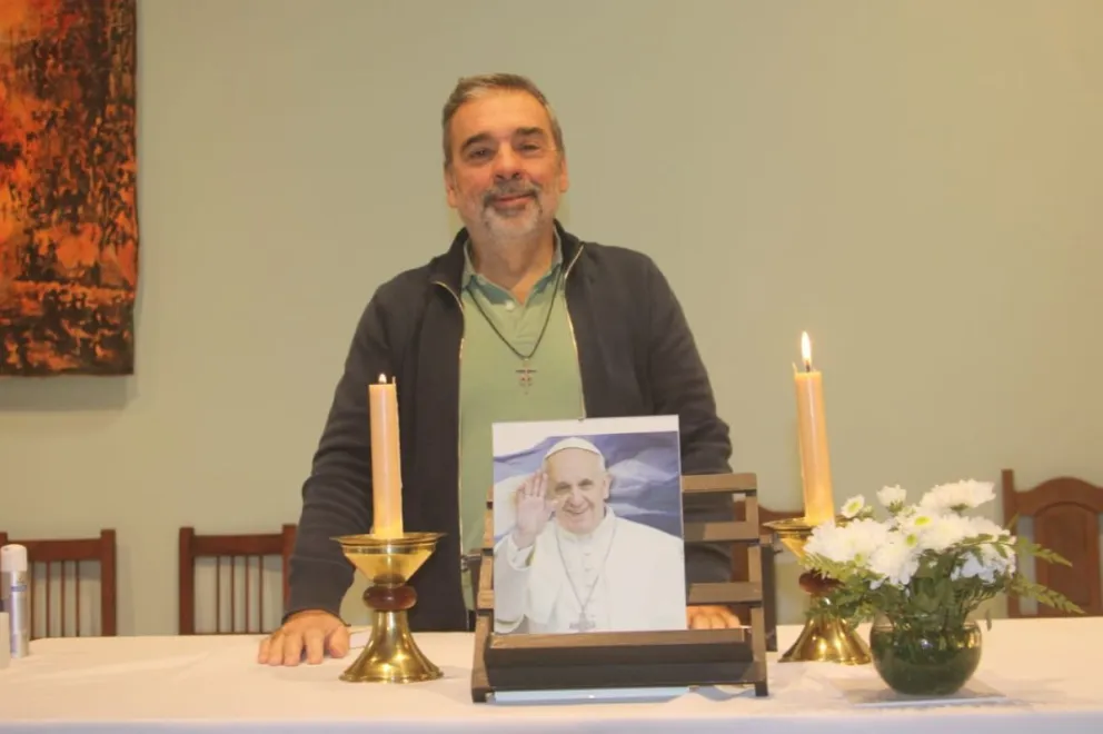 El párroco Javier De Aguirre esta mañana en Cristo Resucitado, destacó la figura del Papa Francisco. Foto (Tania Domenicucci-ANR).