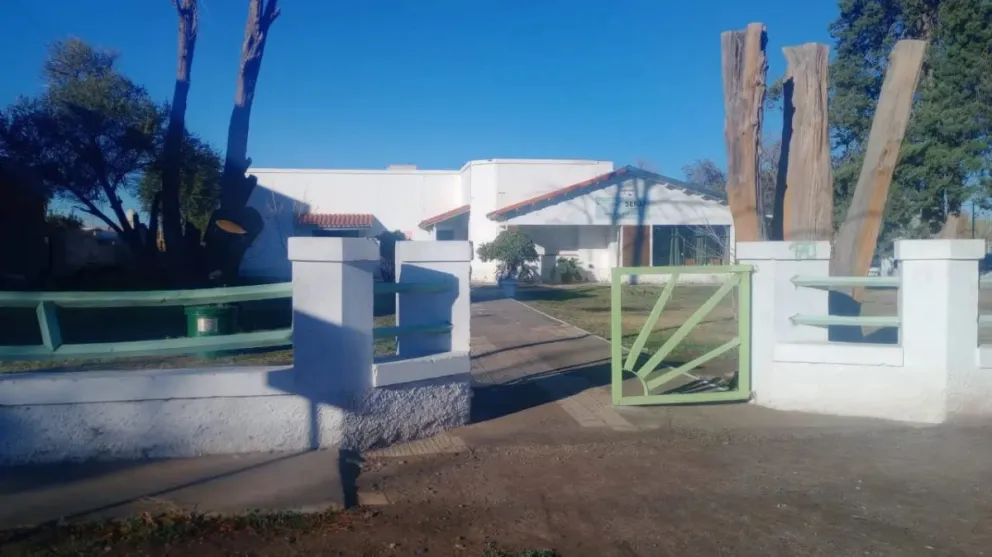 El edificio tiene muchos años y alberga a casi 100 empleados.  