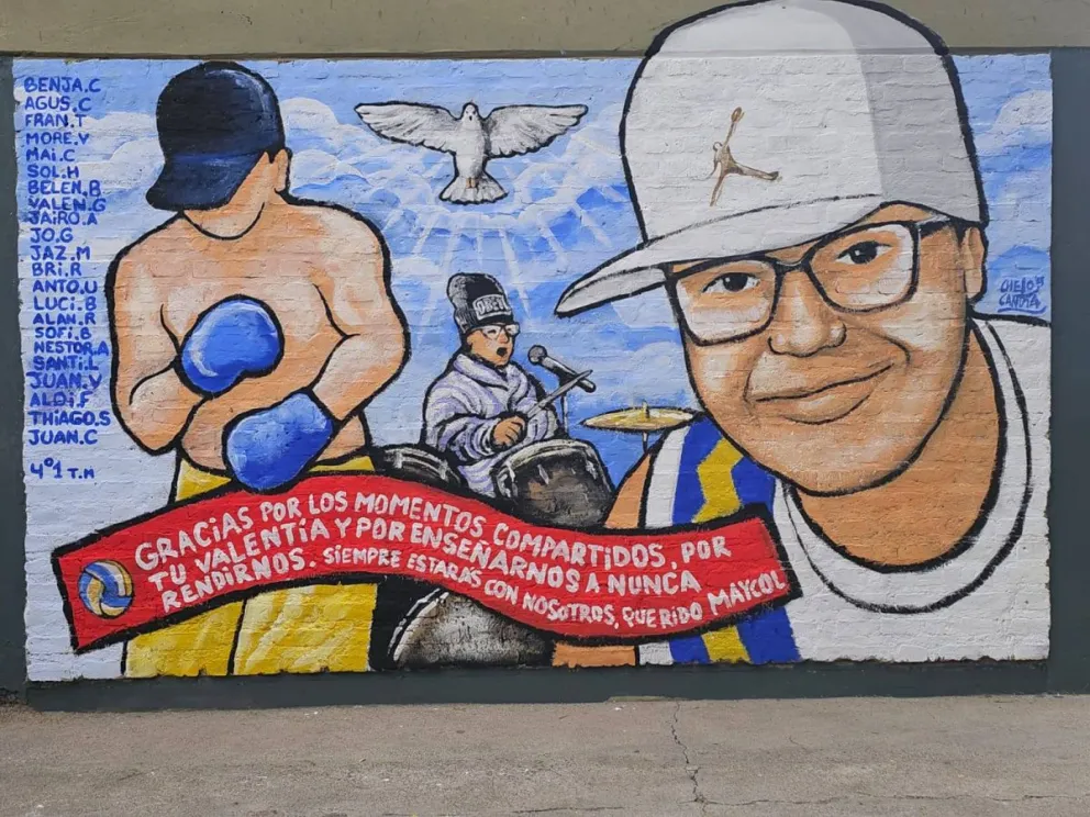 El joven estudiante quedó plasmado en una de las paredes de la ESRN 43. 