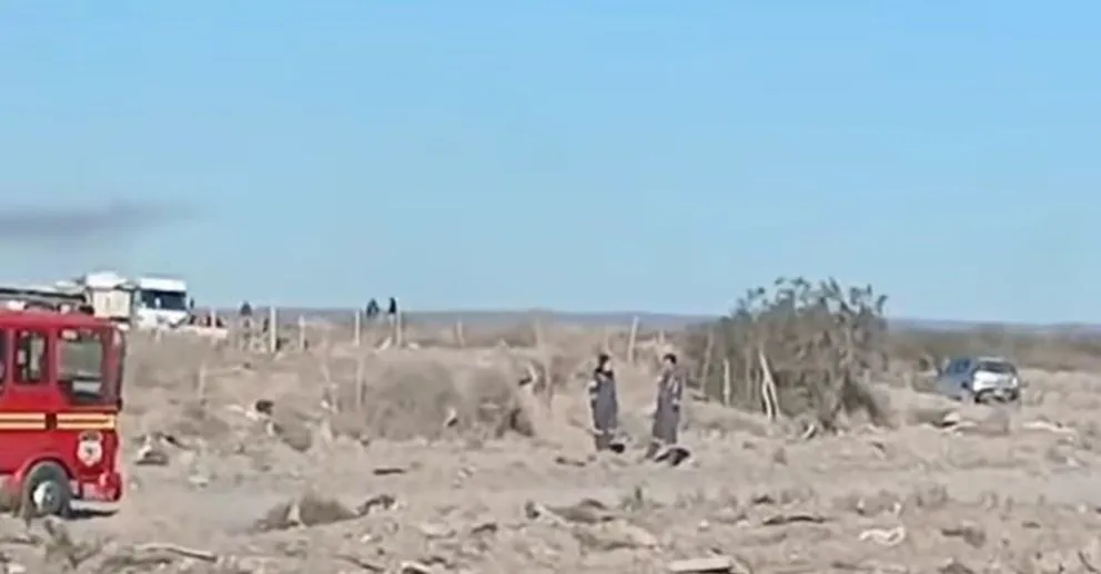 El avión de pequeño porte impactó a una persona que estaba sobre la pista. Foto: (Gentileza Radio Lider)