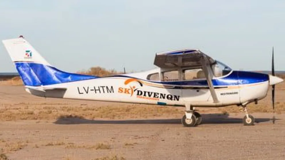 Fabricado en 1956 por Cessna Aircraft Company. (Foto ANRoca)