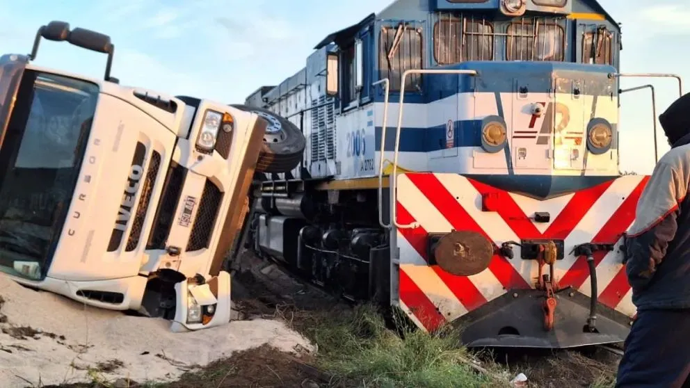 El transito esta desviado para evitar embotellamientos hasta que la empresa retire la formación. Foto (gentileza).