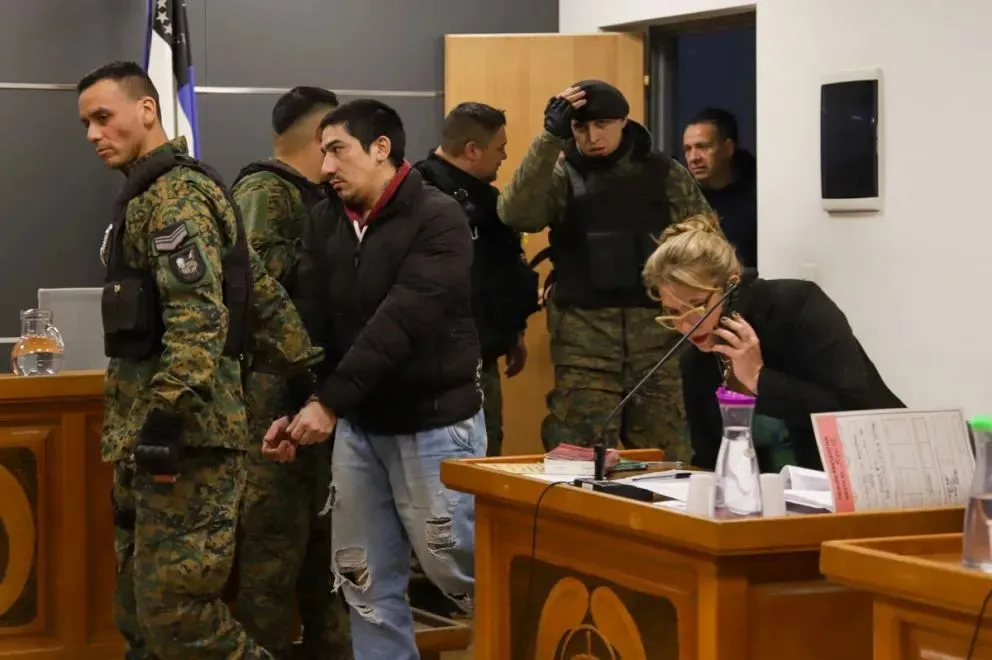 El condenado, oriundo de Roca, fue hallado culpable por un crimen en Bariloche y dos robos armados. Foto (Gentileza).