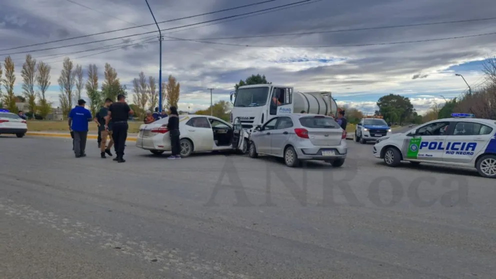 Al lugar acudieron efectivos de la Comisaría 31 y personal de Tránsito Municipal. (Foto ANRoca)