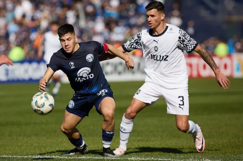 Partido por los octavos de final del Torneo Apertura 2025.