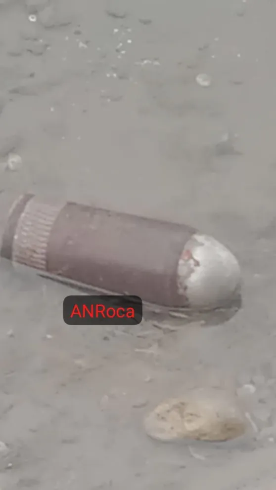 EL proyectil había sido manipulado por niños y hasta se habían llevado componentes a sus casas. Foto: ANRoca 