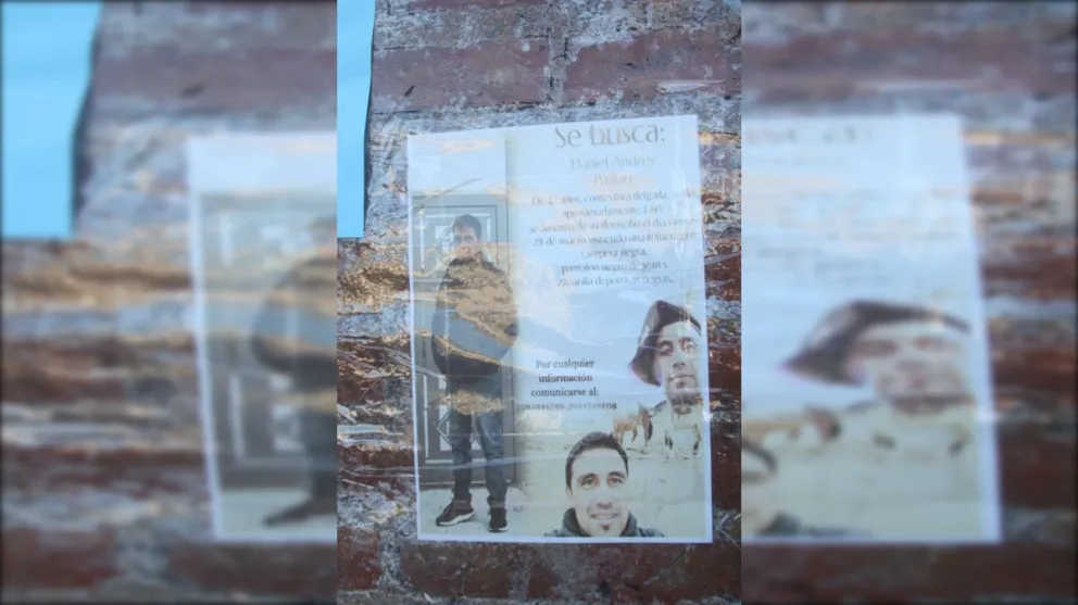 La imagen de Daniel pegada en el ingreso al Poder Judicial. Foto: (Tania Domenicucci - ANRoca)
