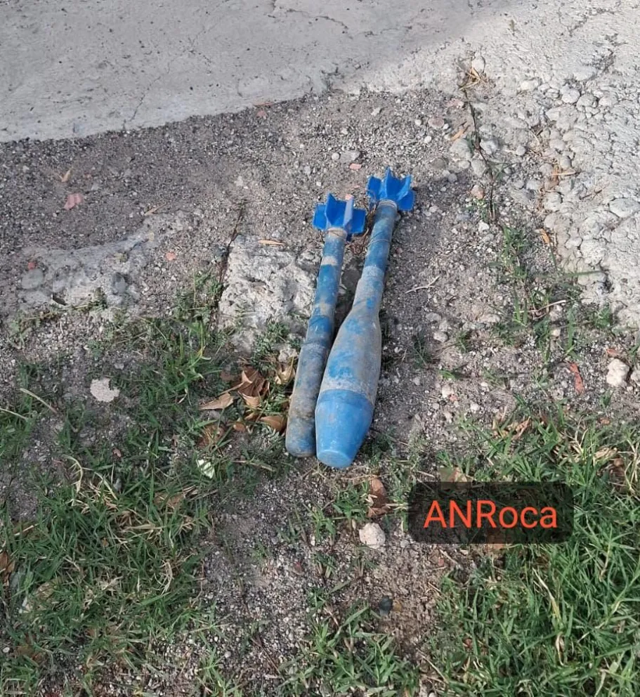 Los artefactos fueron llevados en horas cercanas al mediodía al cuartel de bomberos de la ciudad. (Foto ANROCA)
