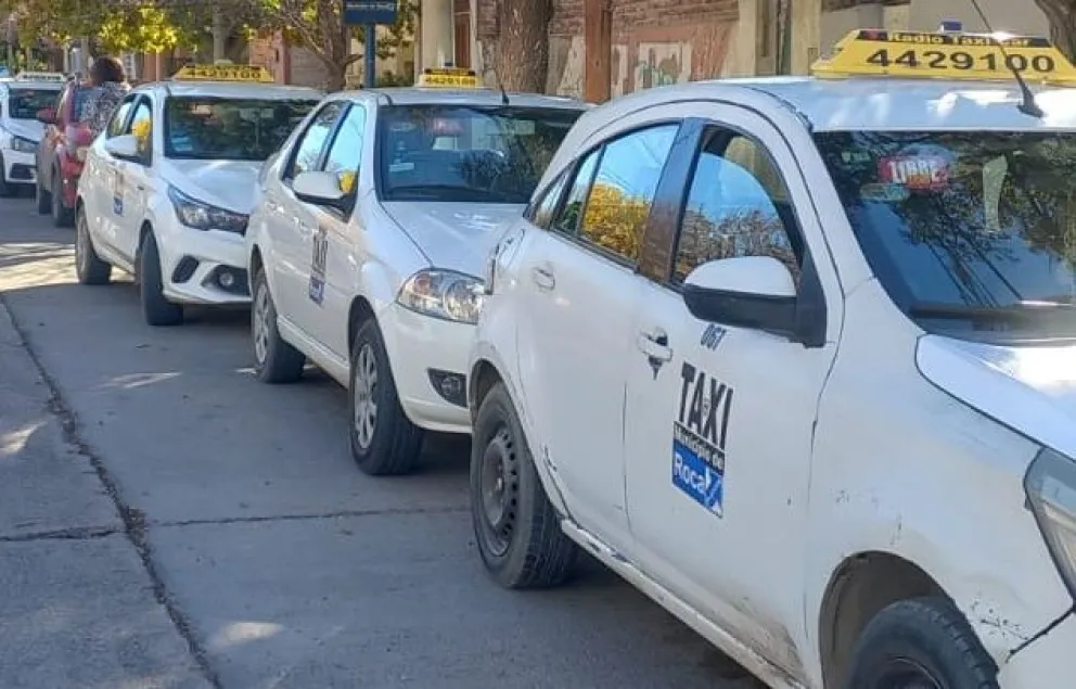 Los taxistas se han manifestado en contra de la llegada de UBER a Roca. Foto: (Tania Domenicucci - ANRoca)
