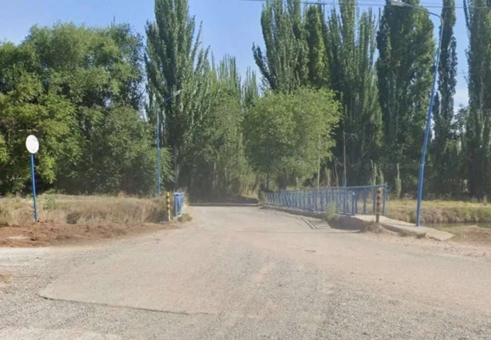 El vuelco fue en Darwin y Castelli minutos después de las 6 de la mañana. 