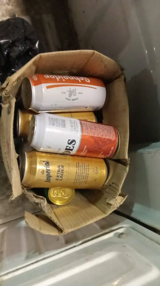 El hombre fue detenido por robar cervezas. Se autolesionó pero igual terminó preso. Foto (gentileza).