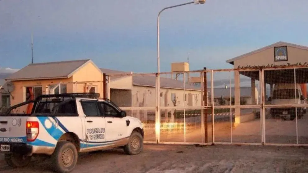 El sujeto ya venía cumpliendo una prisión preventiva. Con la renuncia a los plazos de apelación, la sentencia quedó firme y deberá cumplir la condena en establecimiento carcelario.