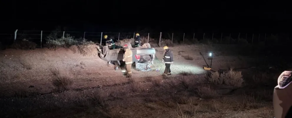 El vehículo quedó con sus cuatro ruedas para arriba, a la vera de la ruta 22