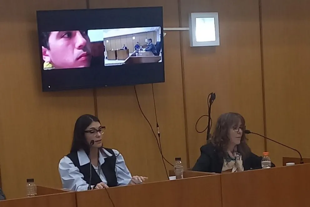 La querella y familiares de Nicole Posada en la audiencia de cesura. Carriqueo, ya declarado culpable por un jurado, estuvo presente en forma virtual. Foto (Tania Domenicucci-ANR)