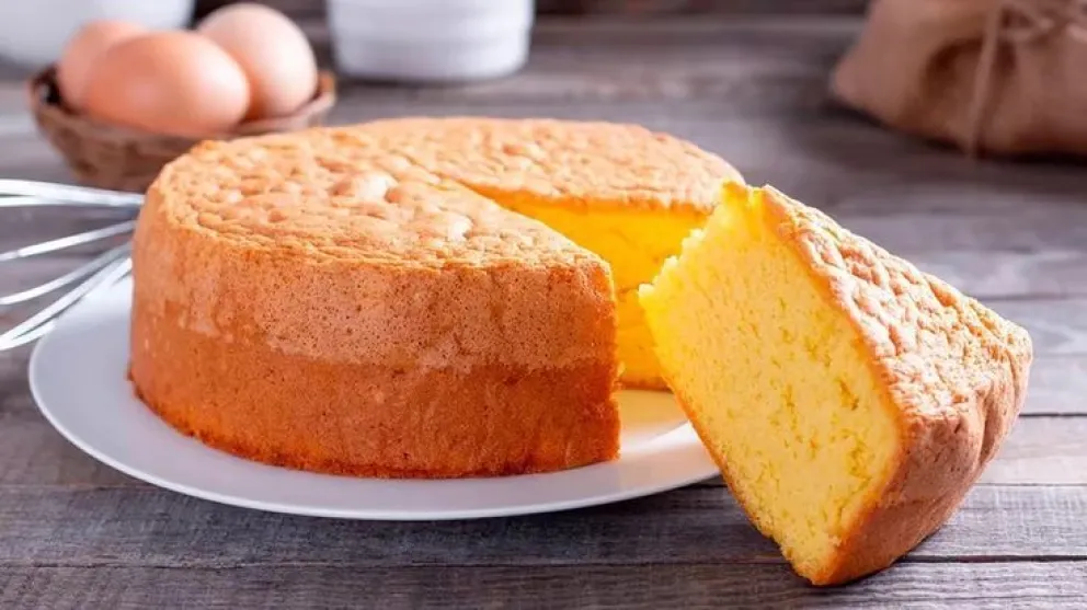 Este bizcochuelo es delicioso.