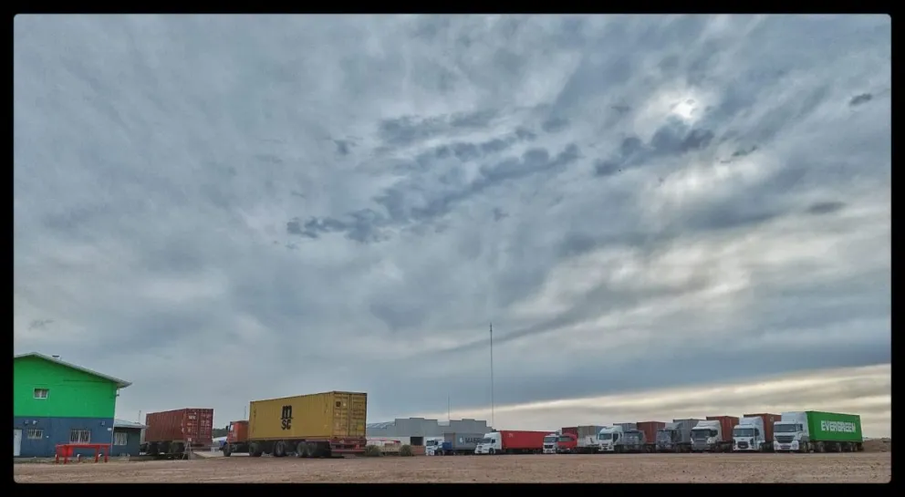 Nafosa Argentina es una empresa agroindustrial dedicada al procesamiento y exportación de alfalfa de alta calidad en formato de megafardos. Foto (Nafosa Argentina).