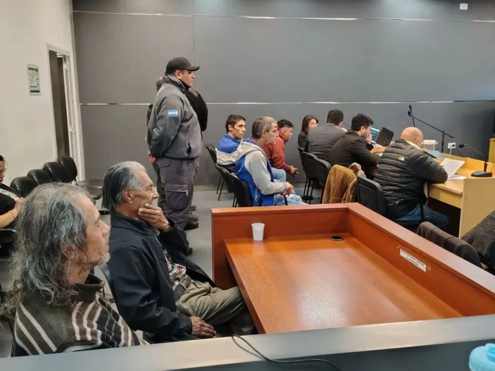Durante la audiencia, el papá de Otoño estuvo acompañado por don Asunción, padre de Sergio Ávalos, el estudiante de Economía que se encuentra desaparecido desde 2003. Foto (Cipo360).